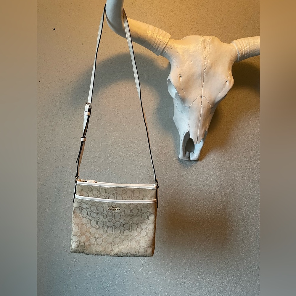 ✨SOLD✨ Coach Beige/Cream Signature C Crossbody